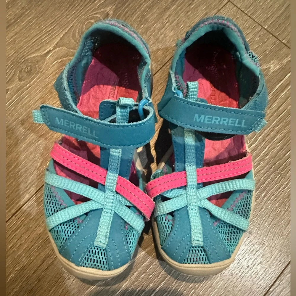 Like new Merrell hydro lily sandal toddler/child  size 11